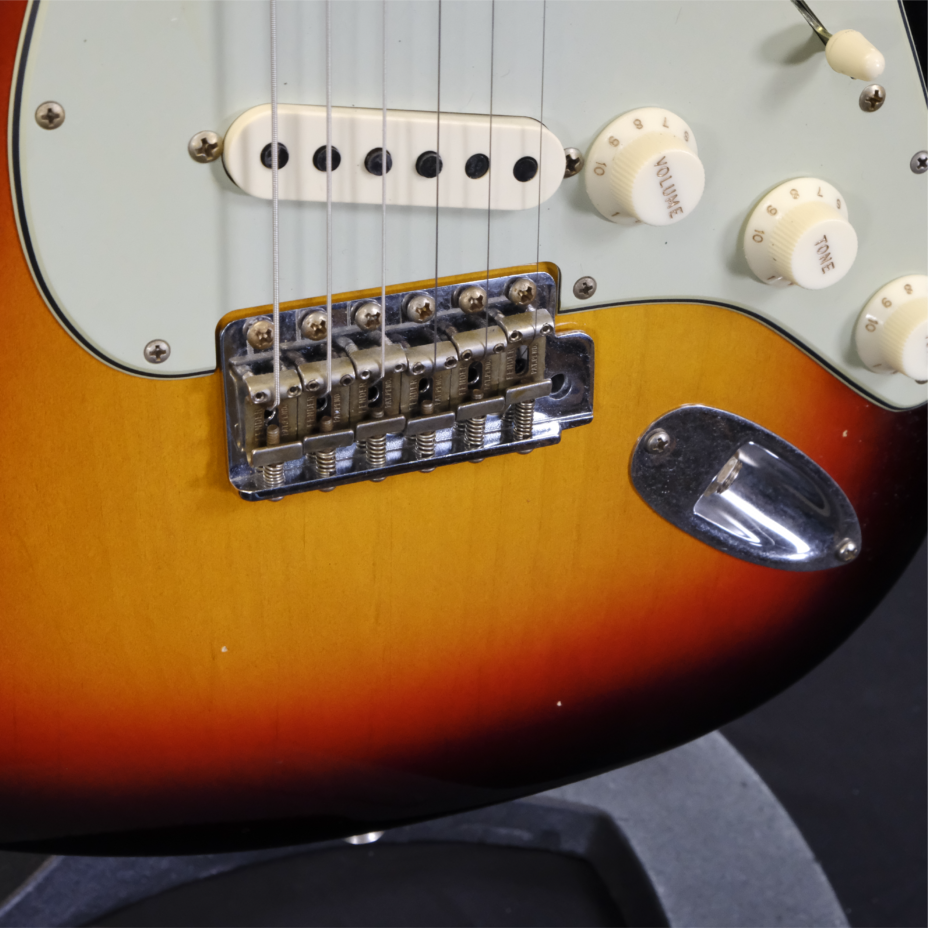 Fender Custom Shop Limited Edition 1965 Stratocaster Journeyman Relic - Target 3-Tone Sunburst