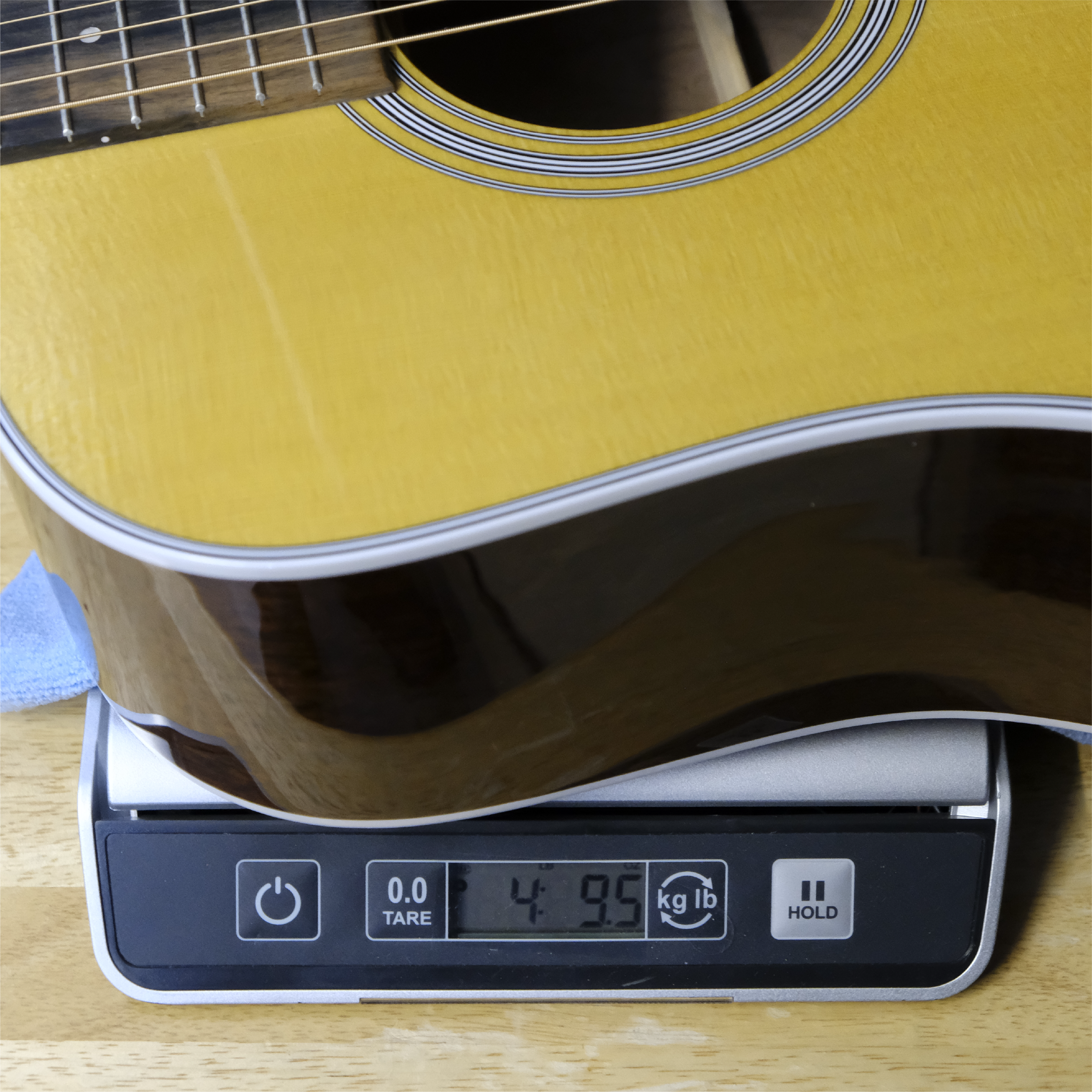 Martin D-13E Retro - Walnut