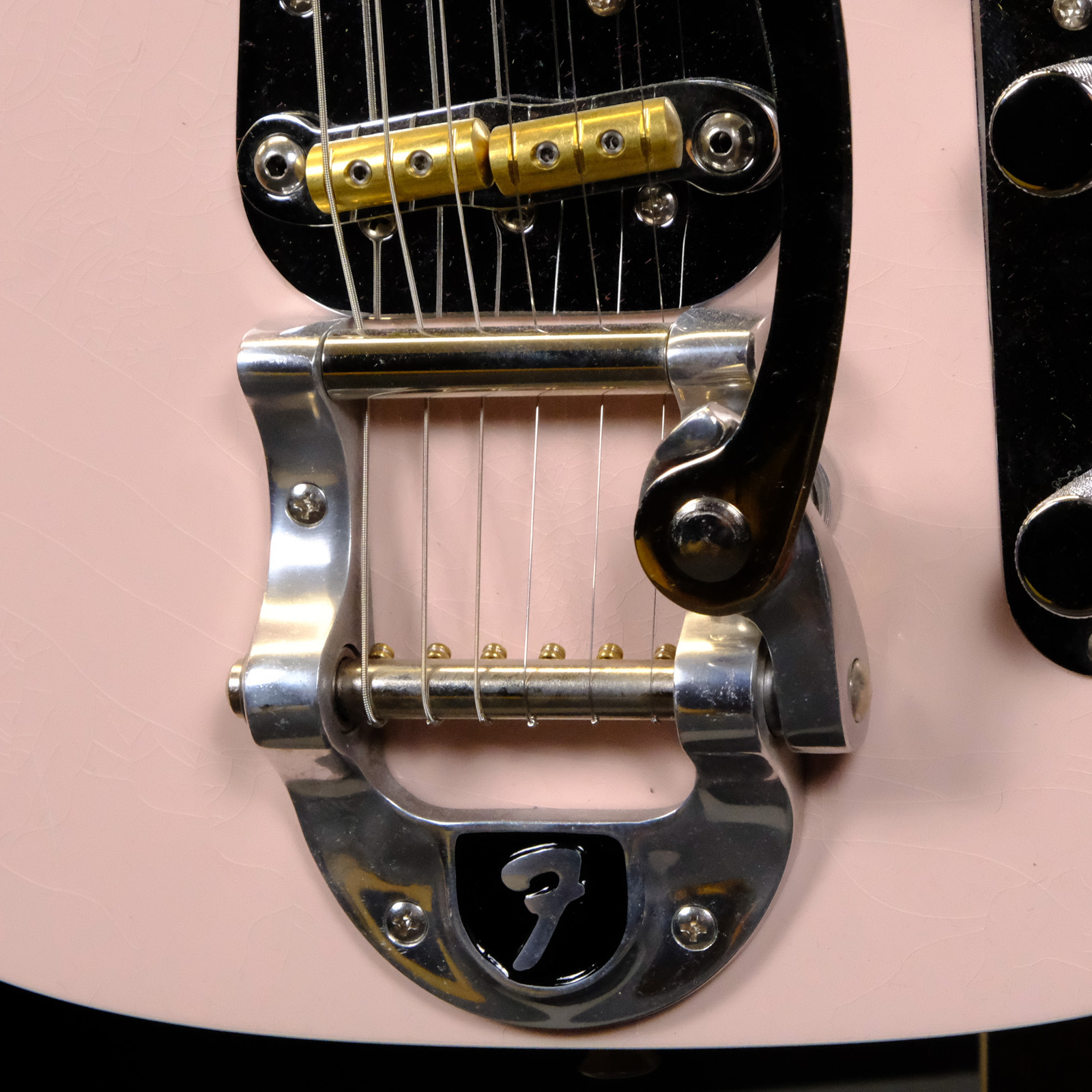 Fender 1963 Esquire® Custom Bigsby® DLX Closet Classic - Faded Shell Pink