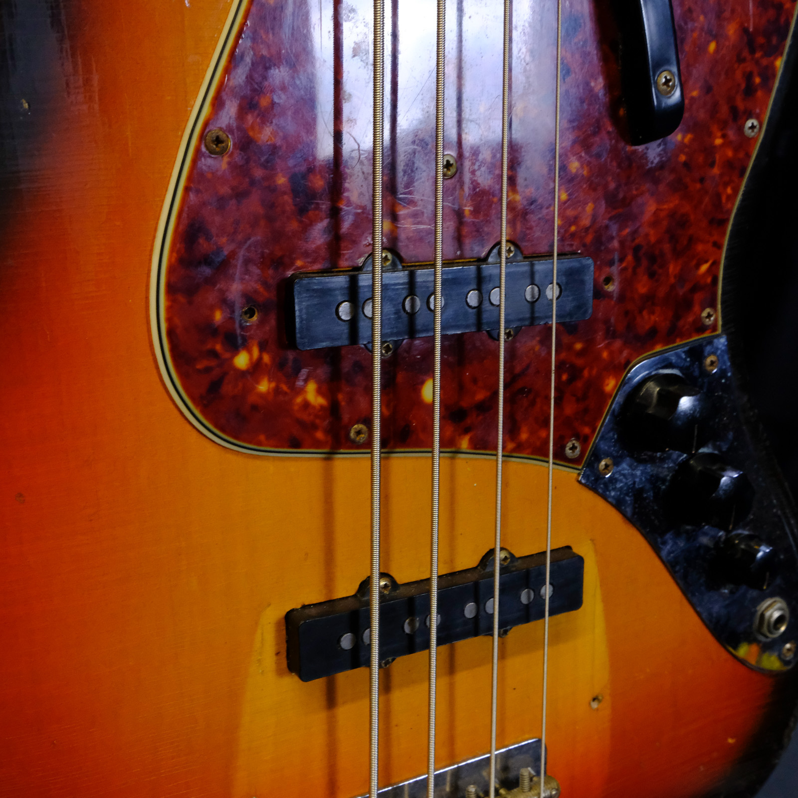 Used Fender 1965 Jazz Bass - 3 Color Sunburst