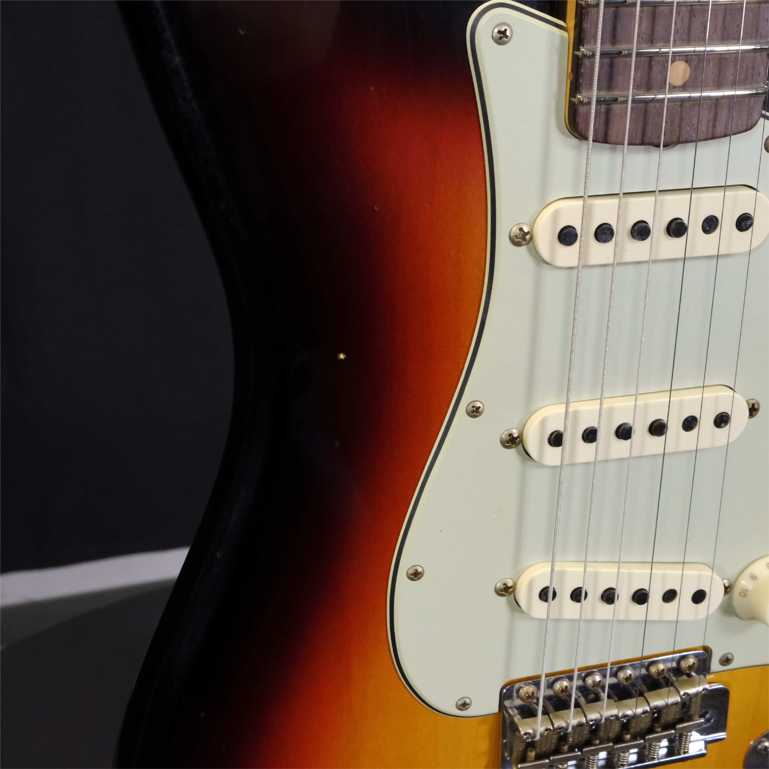 Fender Custom Shop Limited Edition 1965 Stratocaster Journeyman Relic - Target 3-Tone Sunburst