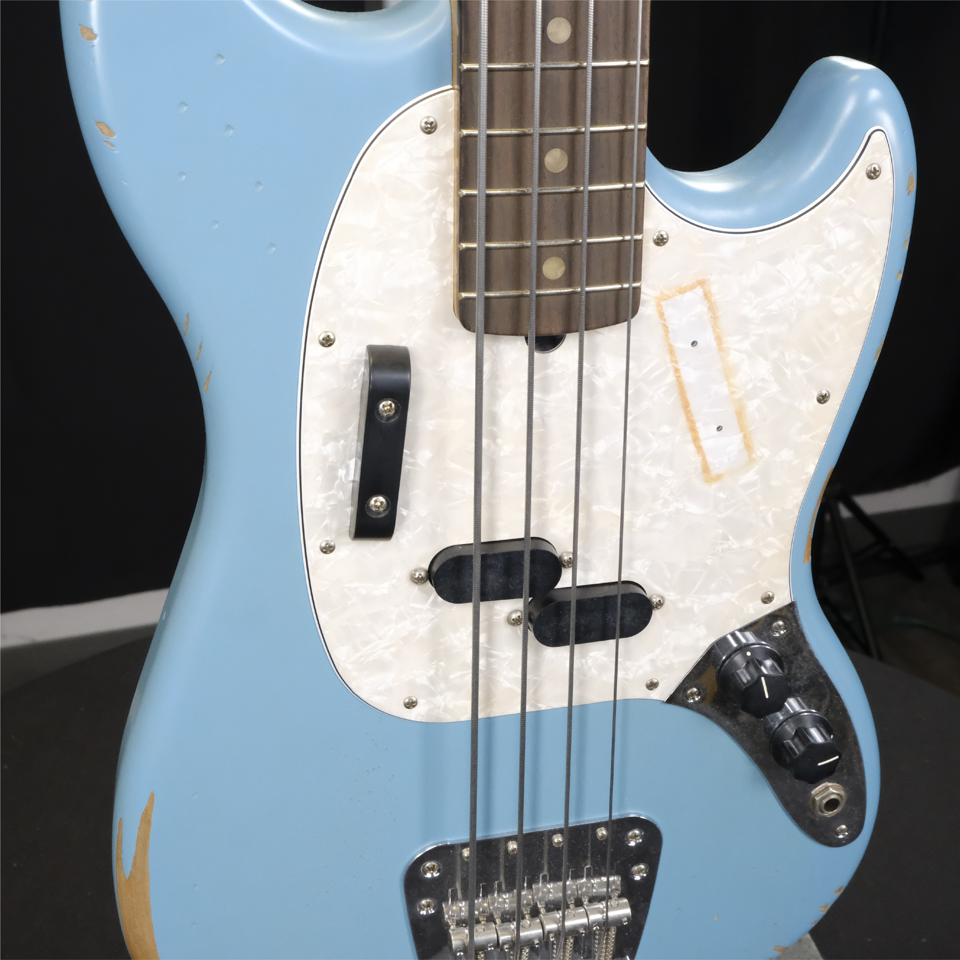 Fender Justin Meldal-Johnsen Road Worn Mustang Bass - Daphne Blue