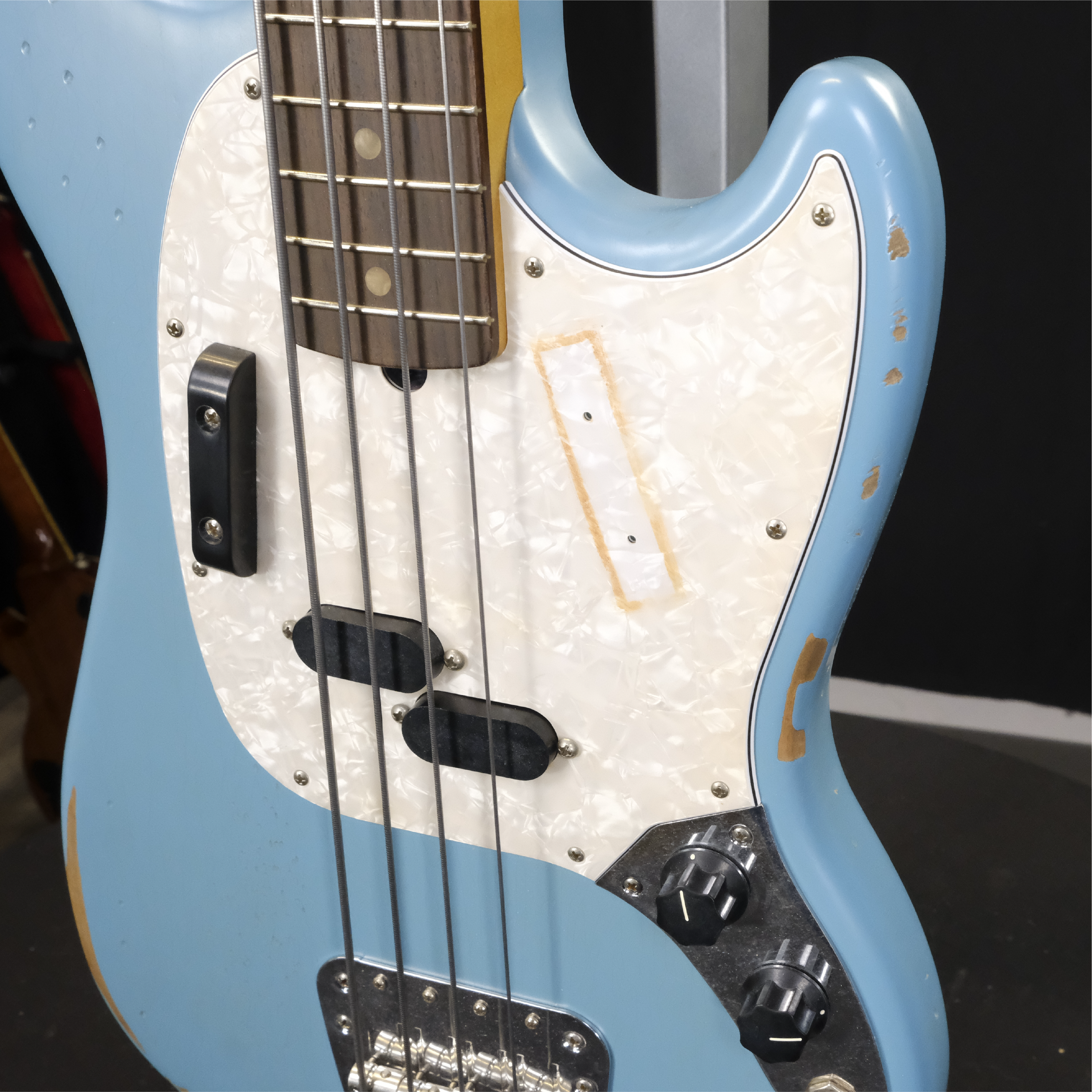 Fender Justin Meldal-Johnsen Road Worn Mustang Bass - Daphne Blue