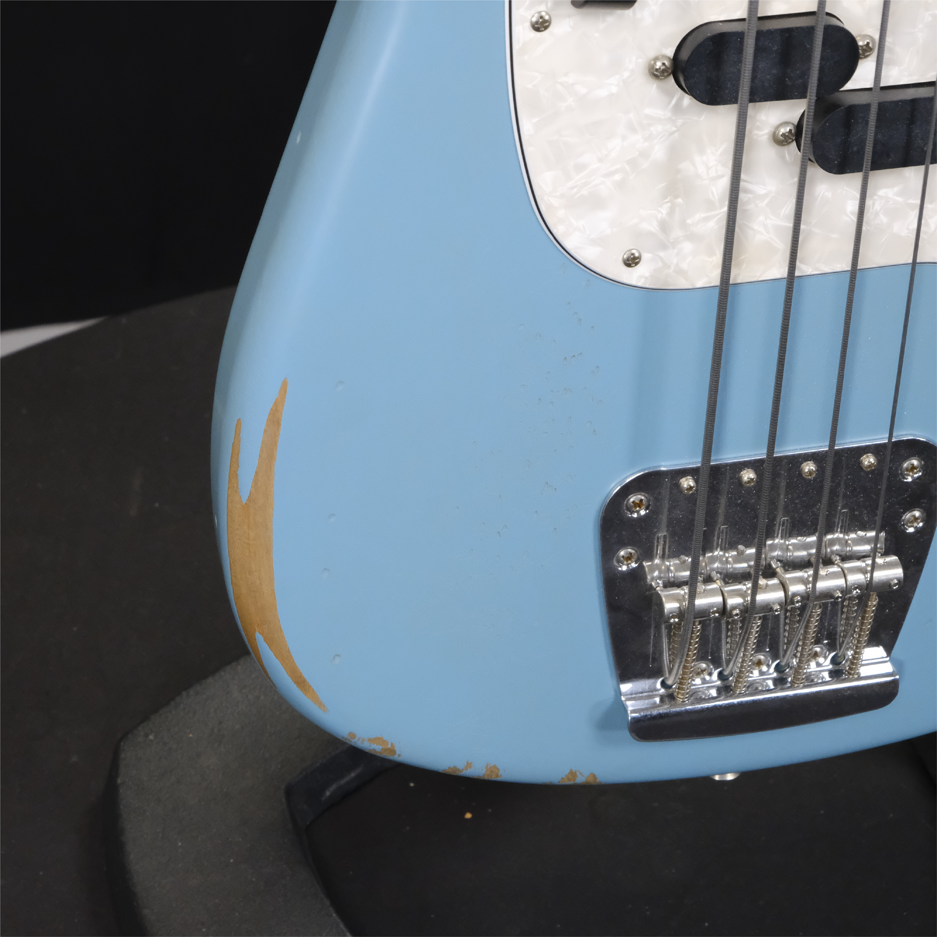 Fender Justin Meldal-Johnsen Road Worn Mustang Bass - Daphne Blue